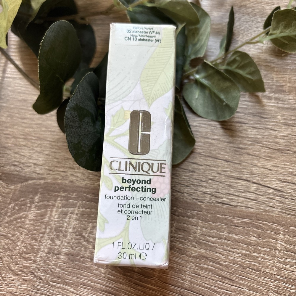 CLINIQUE Beyond Perfecting 2 in 1 Foundation + Concealer WN 10 Alabaster (vf)